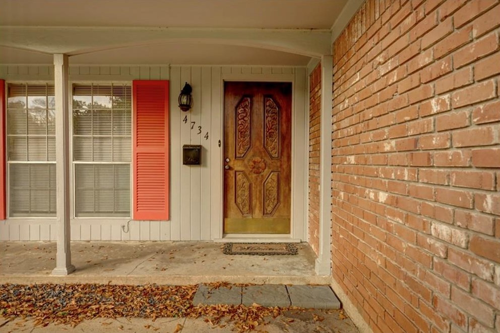 4734 Kingfisher Dr, Houston TX  77035-4920 exterior