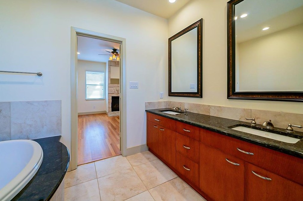 5624 Darling St, Houston TX  77007-1828 exterior