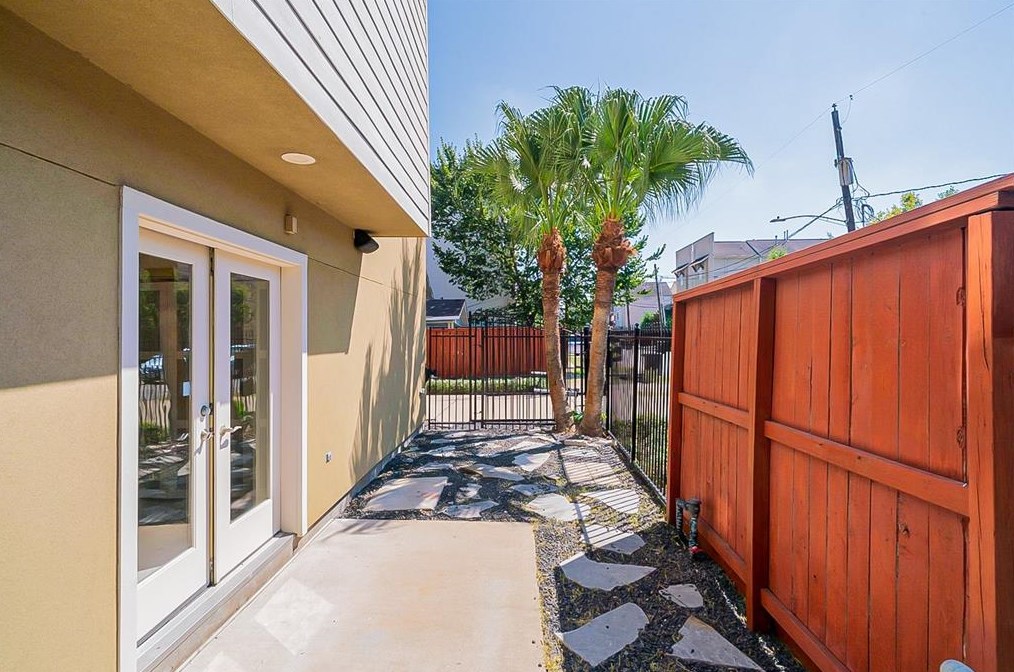 5624 Darling St, Houston TX  77007-1828 exterior