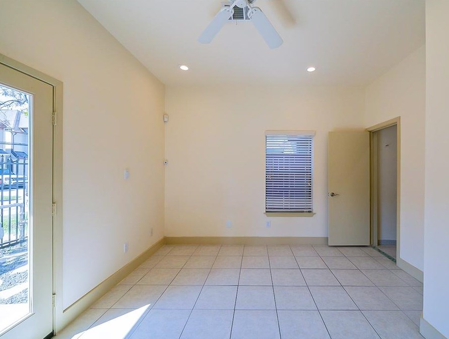 5624 Darling St, Houston TX  77007-1828 exterior
