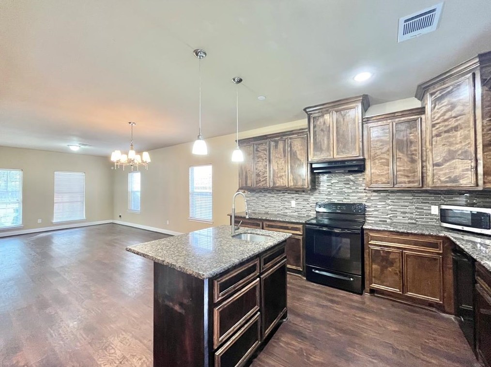 10502 Moorcreek Dr, Houston TX  77070-2944 exterior