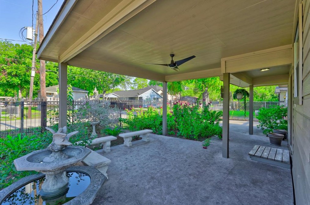 4825 Falls St, Houston TX  77026-2632 exterior