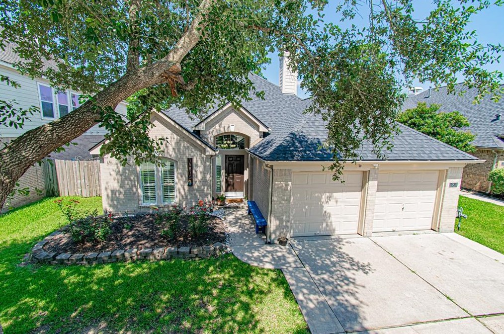 15815 Azalea Shr Ct, Houston TX  77044-1161 exterior