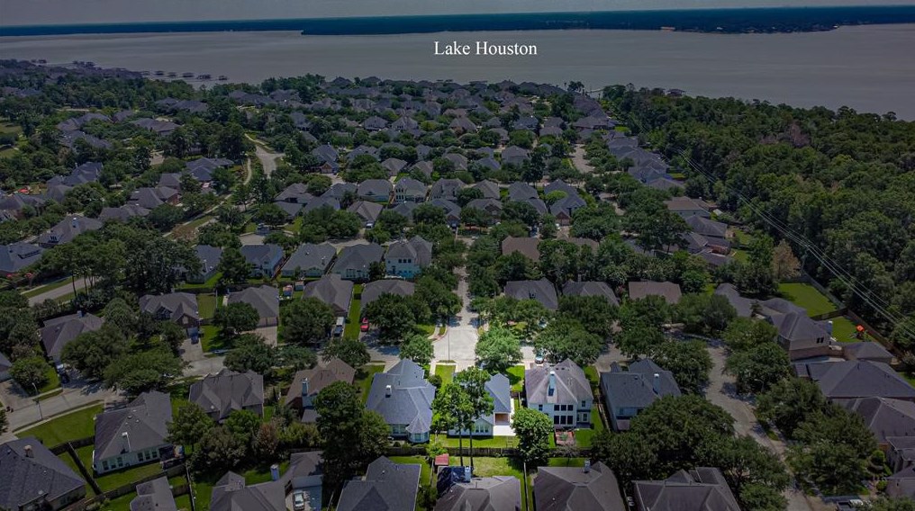 15815 Azalea Shores Ct, Houston TX  77044-1159 exterior