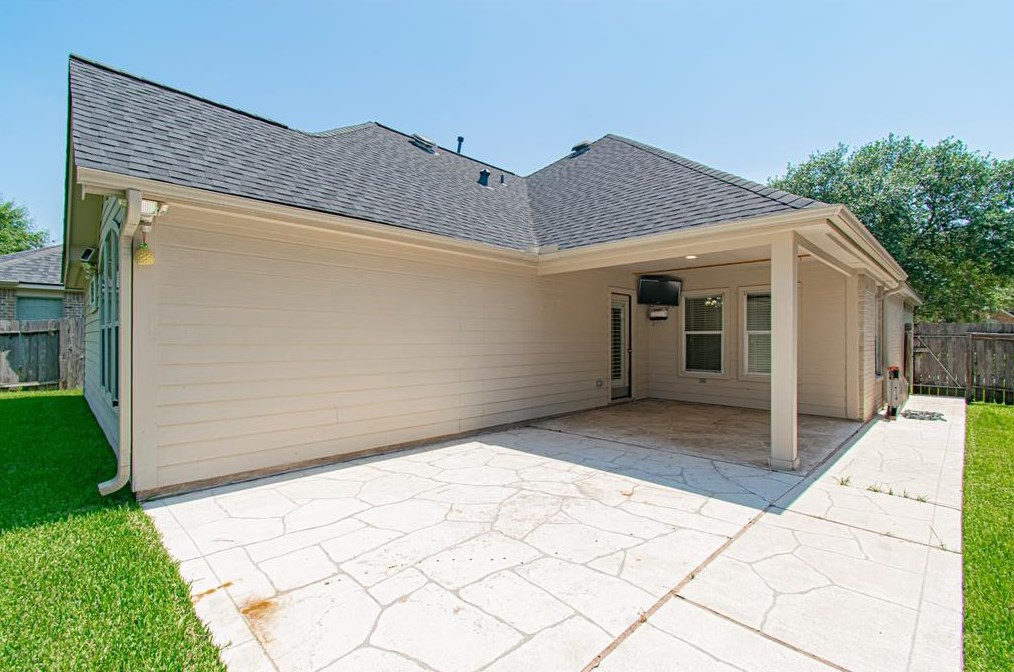 15815 Azalea Shr Ct, Houston TX  77044-1161 exterior