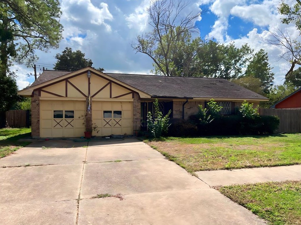 7403 Shady Arbor Ln, Houston TX  77040-4607 exterior