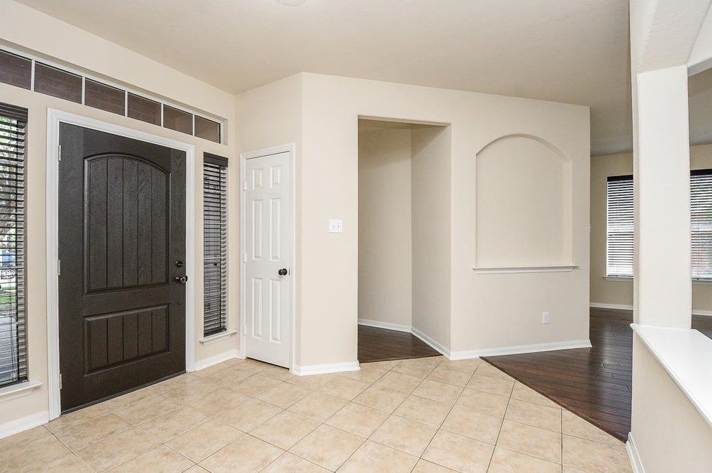 9135 Edgeloch Dr, Spring TX  77379-4372 exterior