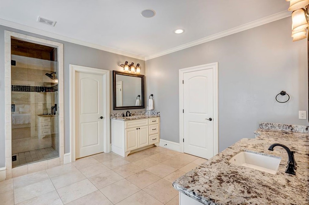 6219 Ella Lee Ln, Houston TX  77019-6310 exterior