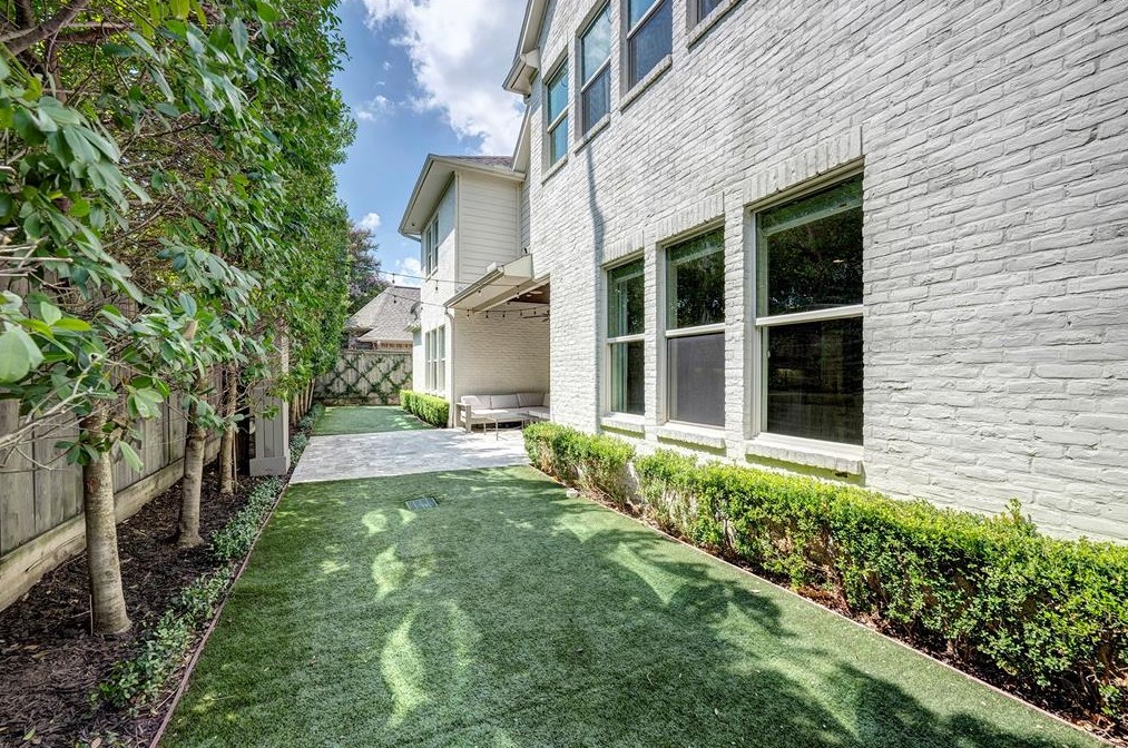 6219 Ella Lee Ln, Houston TX  77019-6310 exterior