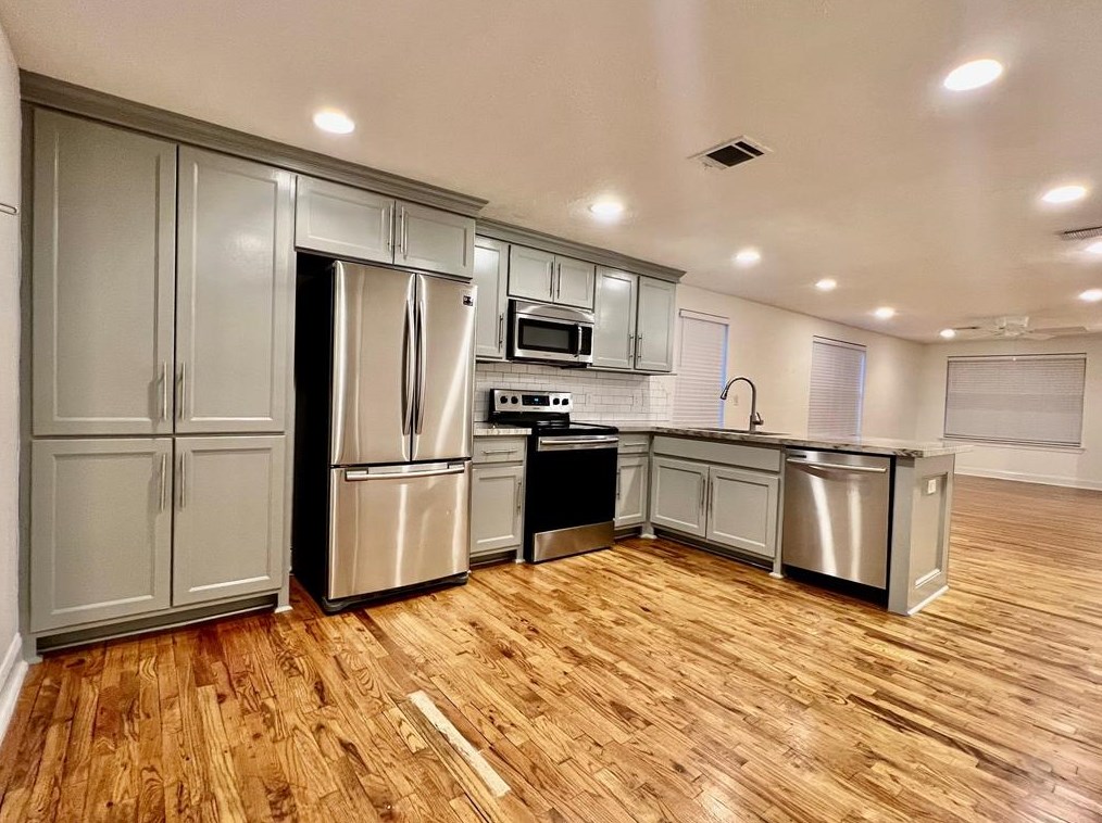 212 Milwaukee St, Houston TX  77009-1869 exterior