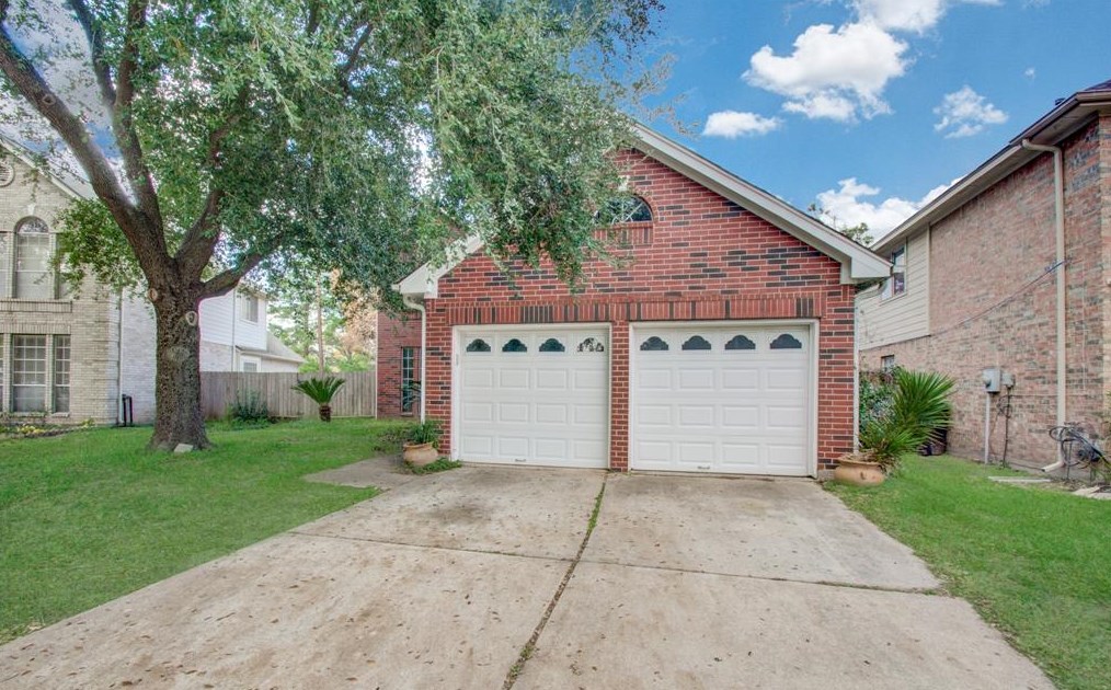 5031 Newpark Dr, Houston TX  77041-7802 exterior