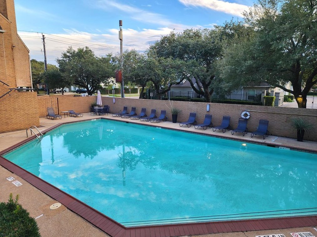 5210 Weslayan St, Houston TX  77005-1078 exterior