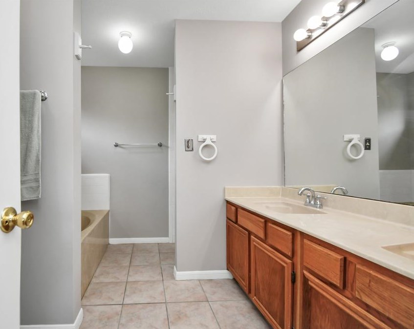 9107 Rippling Fld Dr, Houston TX  77064-4840 exterior
