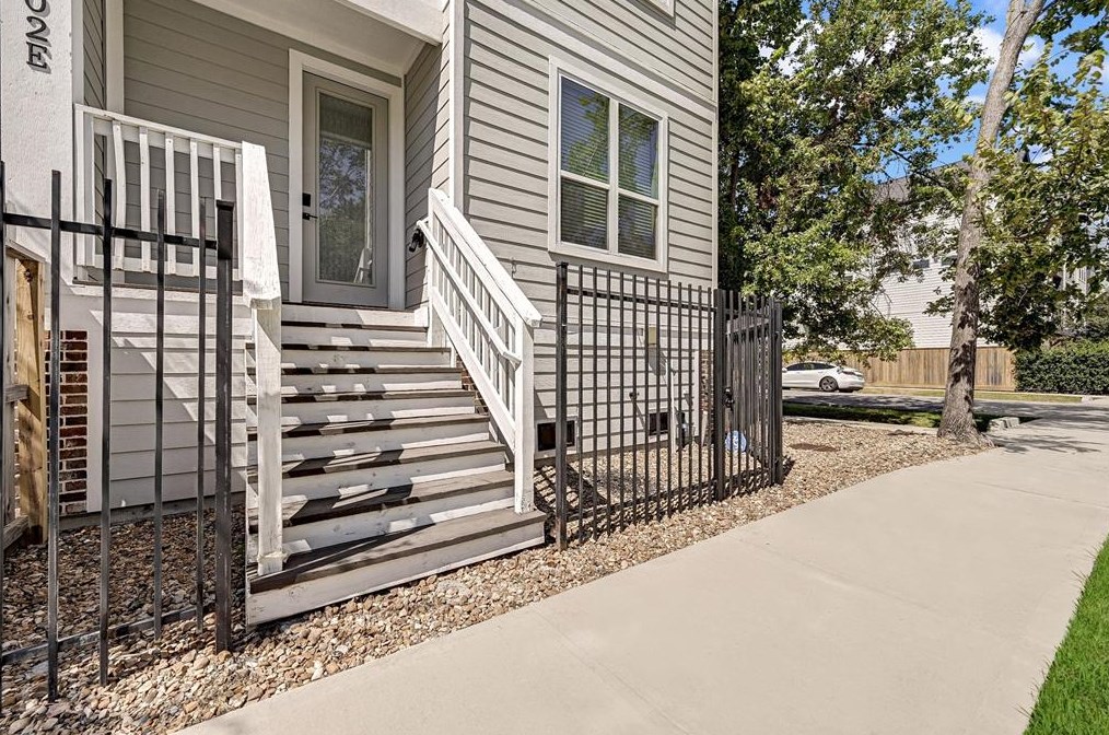 1302 24th St, Houston TX  77008-1692 exterior