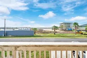 160 Darden, Anahuac, TX 77514 - Photo 9