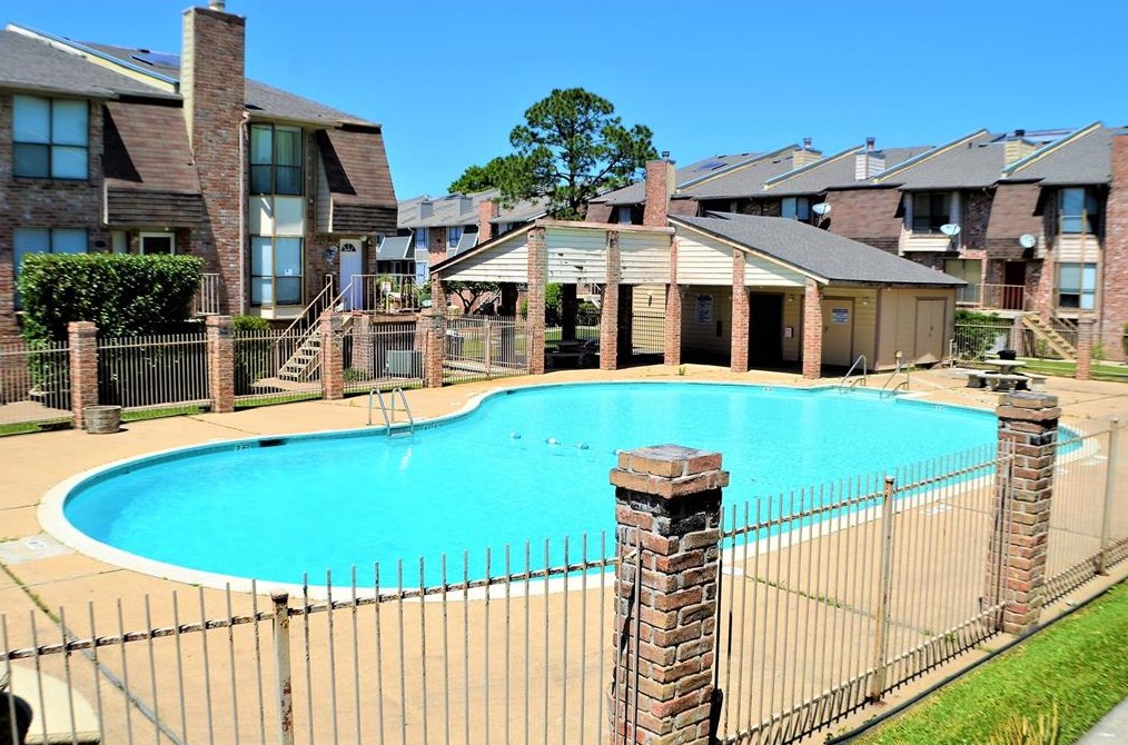 2119 Place Rebecca Ln, Houston TX  77090-1059 exterior
