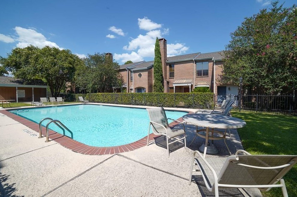 12550 Piping Rock Dr, Houston TX  77077-5801 exterior