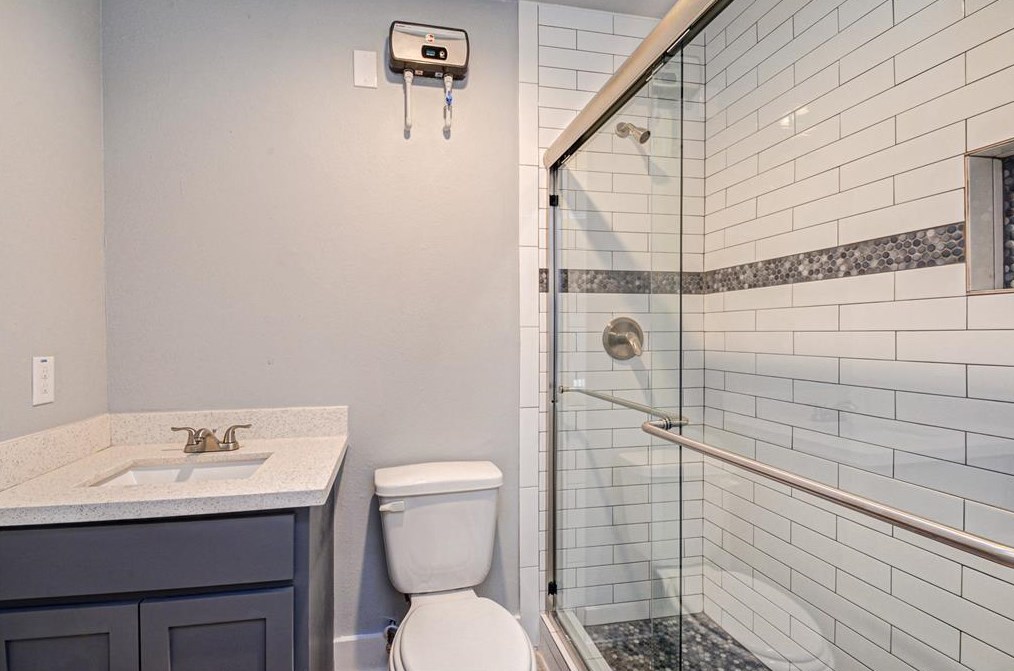 1421 Marshall St, Houston TX  77006-4178 exterior