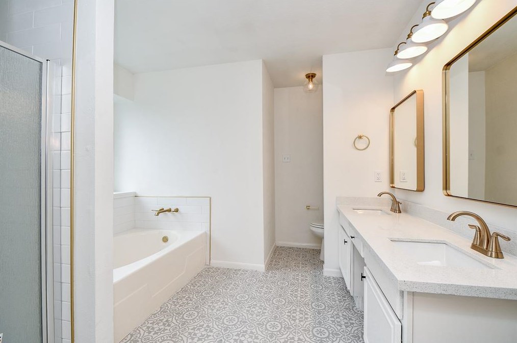 16618 Ripple Rdg Dr, Houston TX  77053-5348 exterior