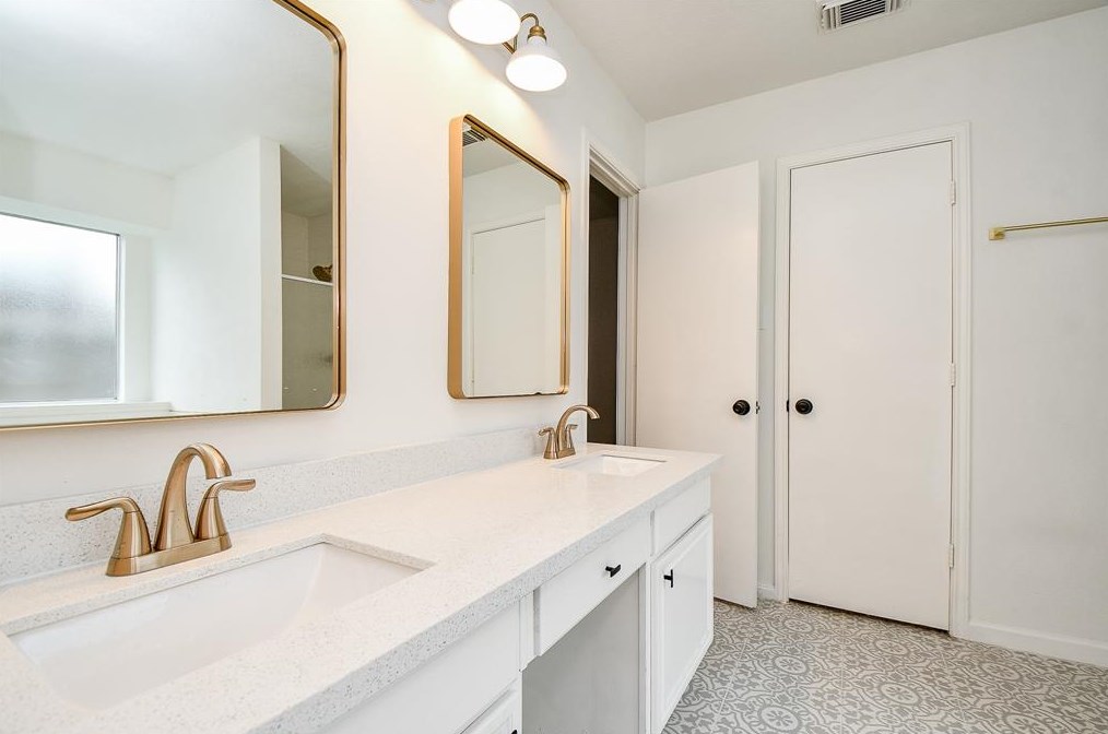 16618 Ripple Rdg Dr, Houston TX  77053-5348 exterior