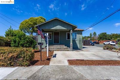 386 Woodrow Ave - Photo 1