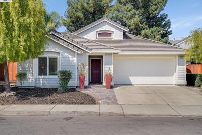 222 Trenton Cir - Photo 1