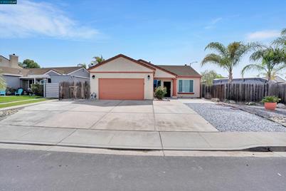 300 Lakespring Pl, Oakley, CA 94561 - MLS 40987192 - Coldwell Banker