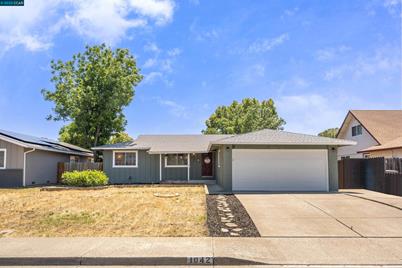 1042 Woodridge Dr, Vacaville, CA 95687 - Photo 1