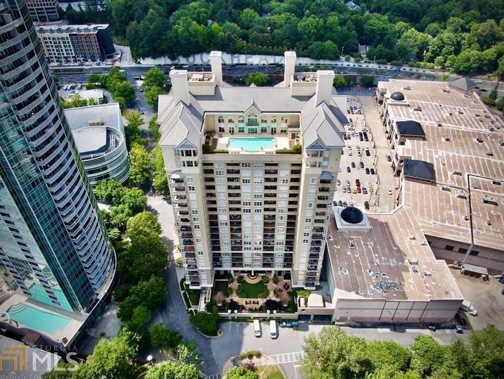 3334 Peachtree Rd, Atlanta GA  30326-6801 exterior