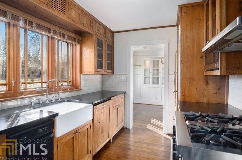 2602 Pineview Dr, Decatur GA  30030-1633 exterior