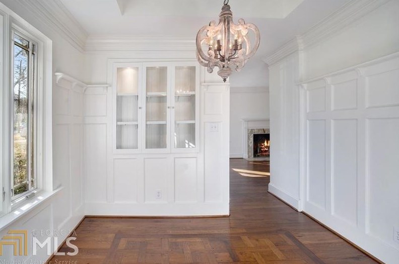 2602 Pineview Dr, Decatur GA  30030-1633 exterior