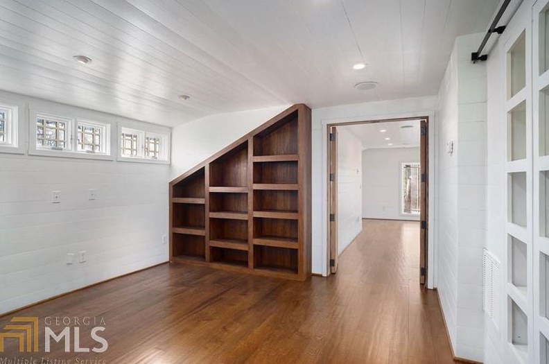 2602 Pineview Dr, Decatur GA  30030-1633 exterior