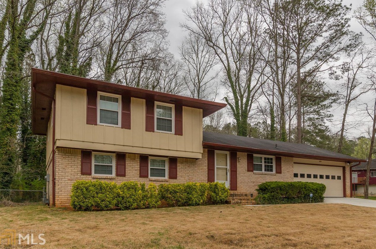 1468 Cedar Ridge Ct, Stone Mountain GA  30083-5613 exterior