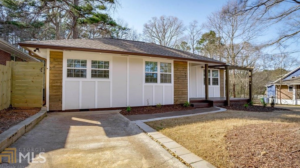 566 Woods St, Atlanta GA  30318-4740 exterior