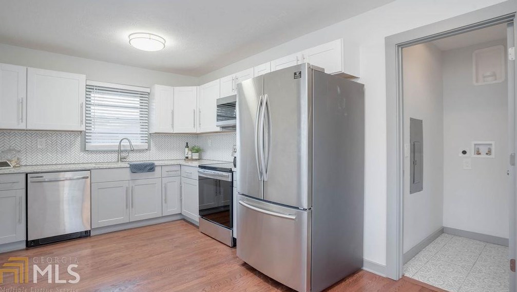 566 Woods St, Atlanta GA  30318-4740 exterior