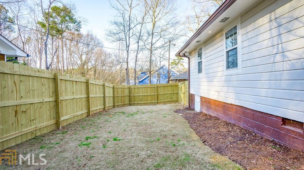 566 Woods St, Atlanta GA  30318-4740 exterior