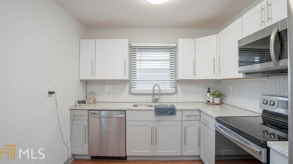 566 Woods St, Atlanta GA  30318-4740 exterior