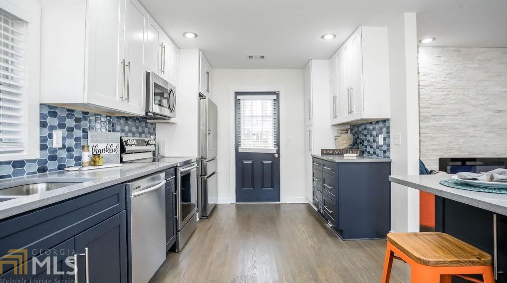 566 Woods St, Atlanta GA  30318-4740 exterior