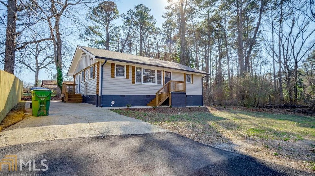 566 Woods St, Atlanta GA  30318-4740 exterior