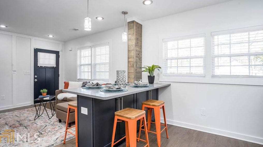 566 Woods St, Atlanta GA  30318-4740 exterior