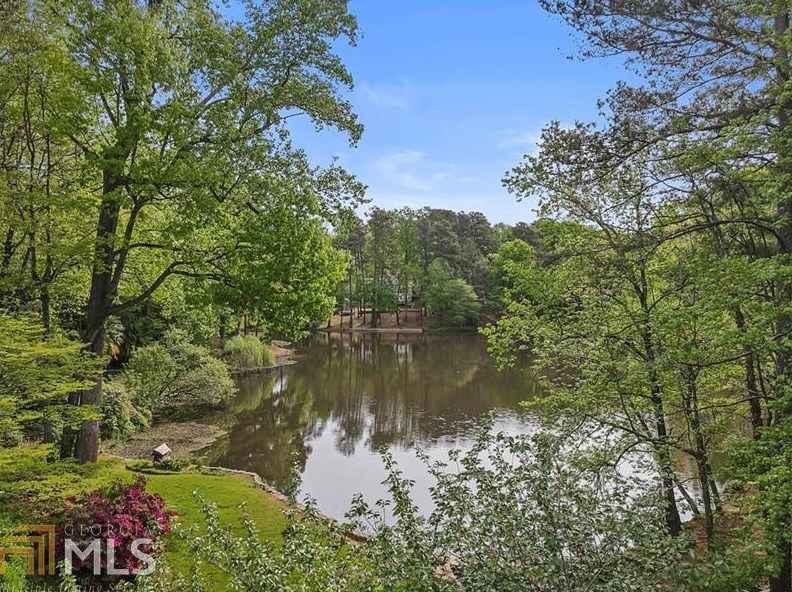 1401 Ragley Hall Rd, Atlanta GA  30319-2517 exterior