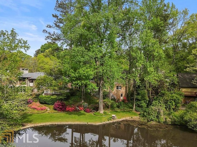 1401 Ragley Hall Rd, Atlanta GA  30319-2517 exterior