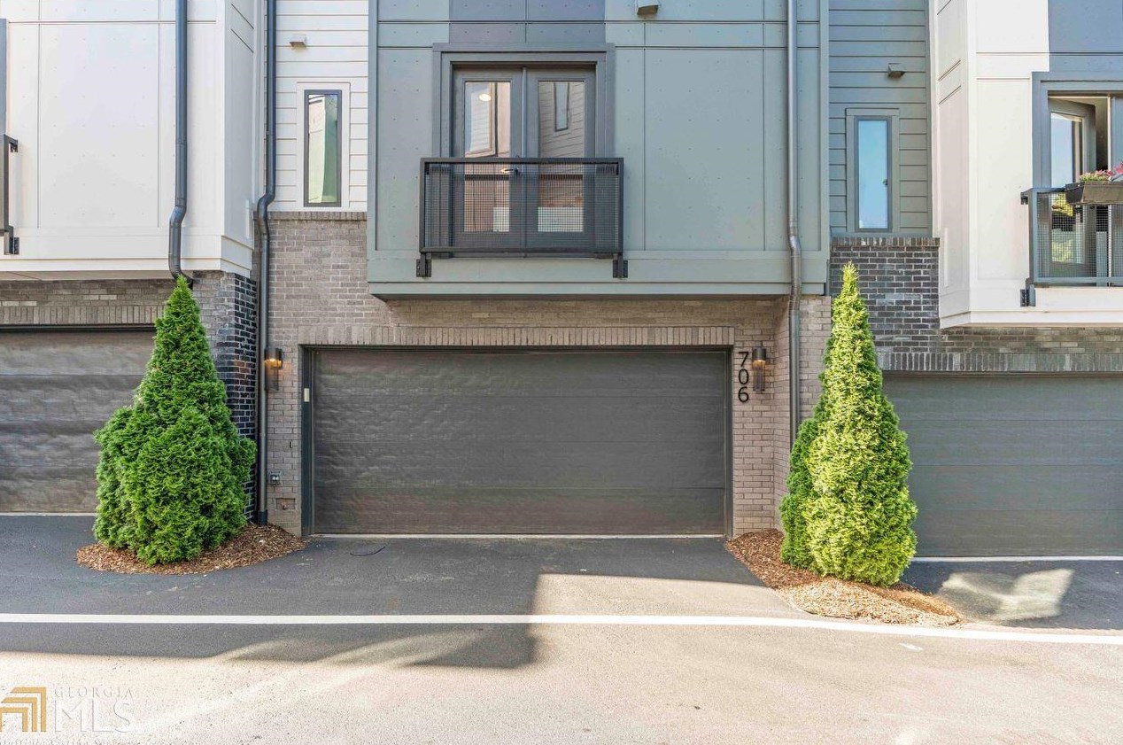 706 Oakview Rd, Decatur GA  30030-4329 exterior