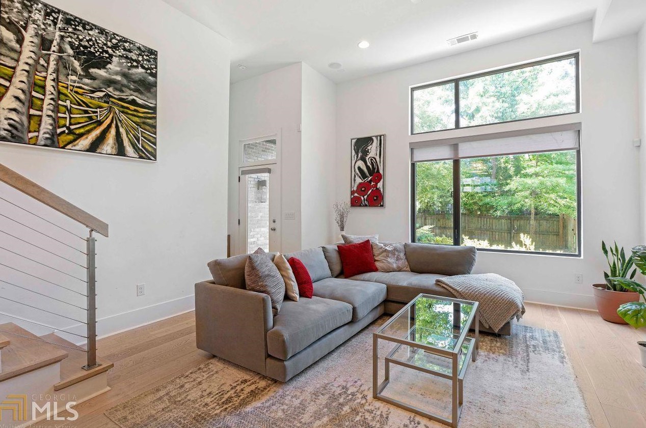 706 Oakview Rd, Decatur GA  30030-4329 exterior