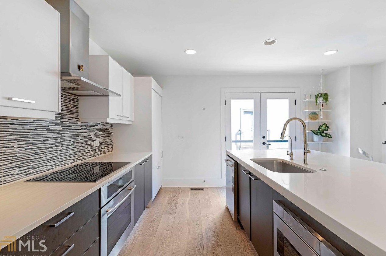 706 Oakview Rd, Decatur GA  30030-4329 exterior