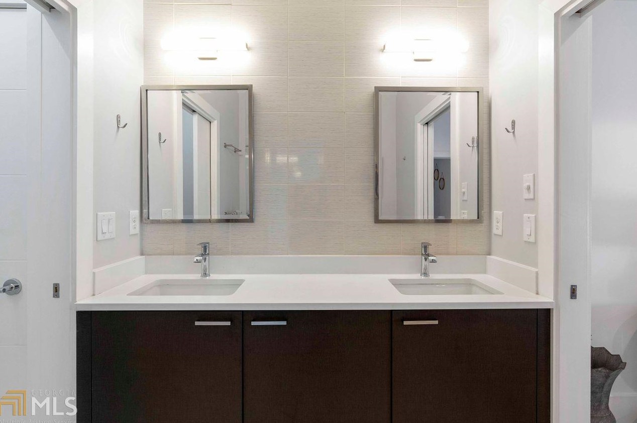 706 Oakview Rd, Decatur GA  30030-4329 exterior