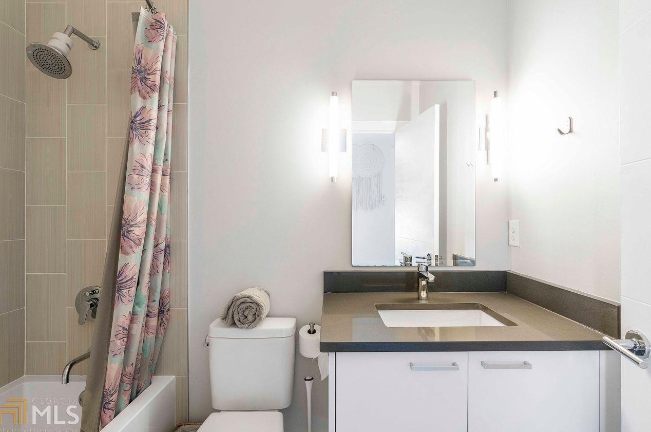 706 Oakview Rd, Decatur GA  30030-4329 exterior