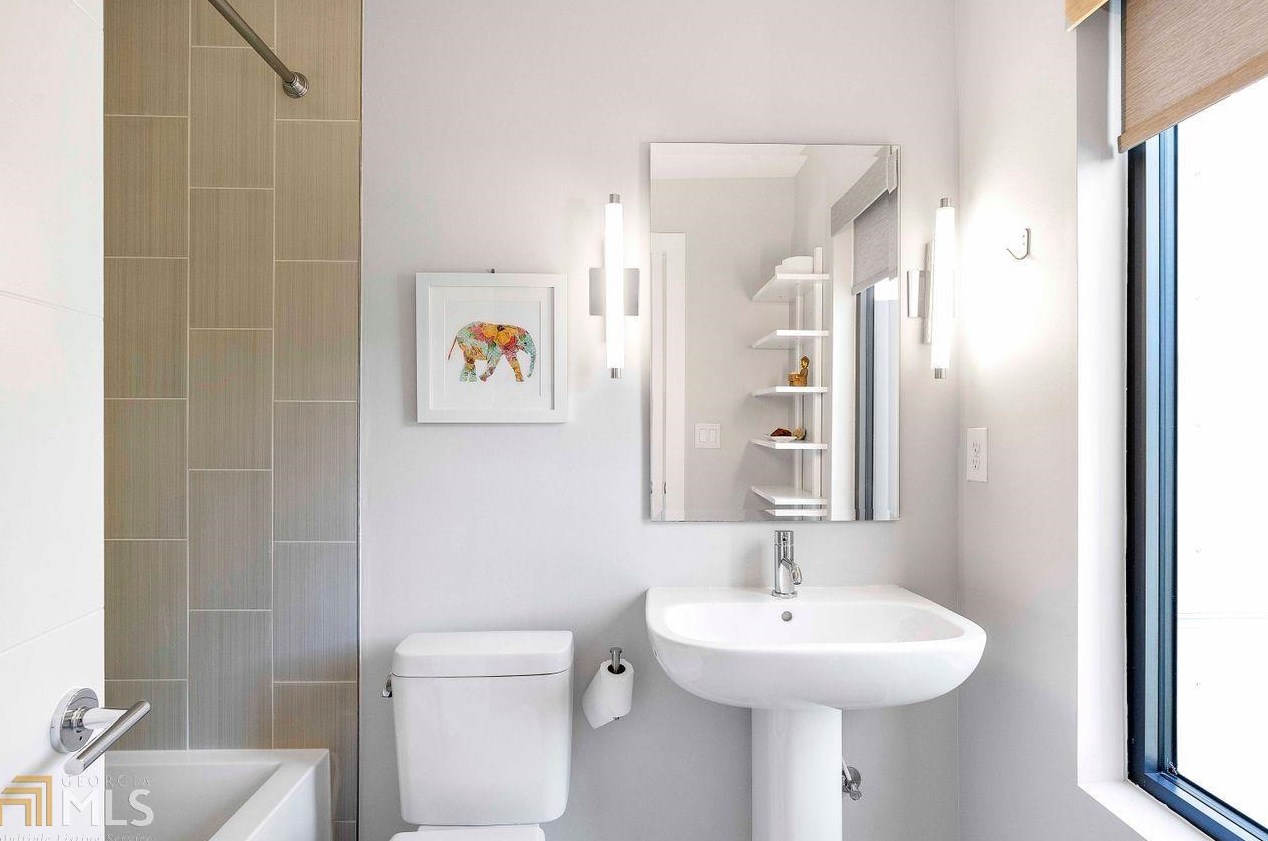 706 Oakview Rd, Decatur GA  30030-4329 exterior