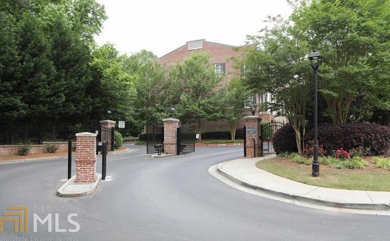1071 Pearl Pt, Atlanta GA  30328-4517 exterior