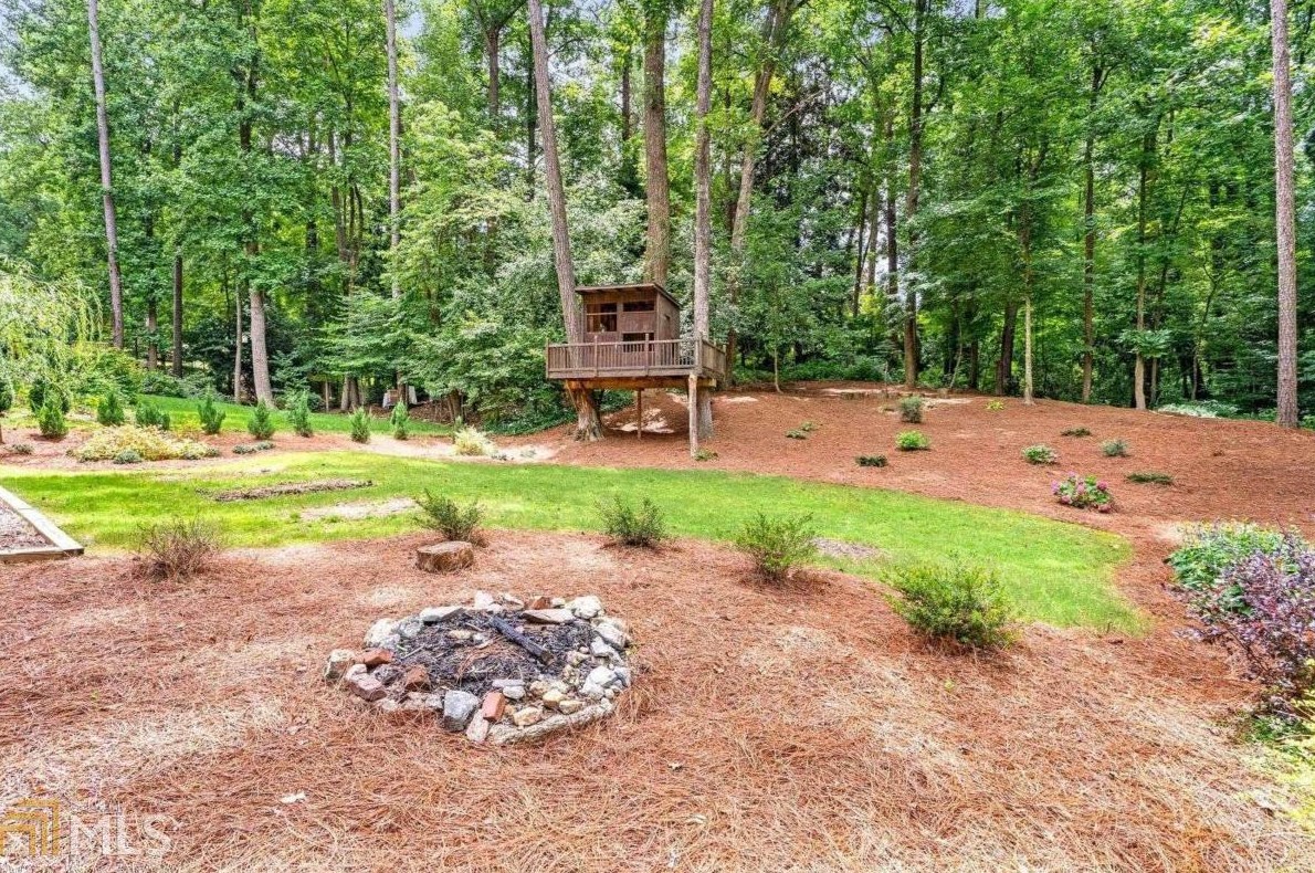 100 Wyndham Dr, Atlanta GA  30328-2045 exterior